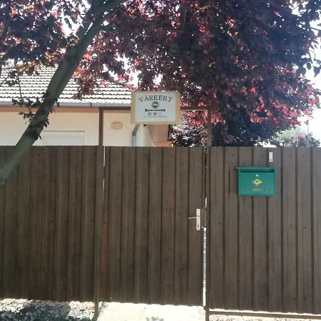 Várkert Apartman *